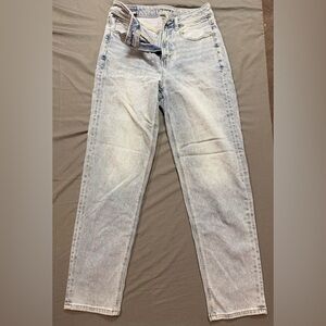 American Eagle Outfitters Light Wash Mom Straight Jeans 2R